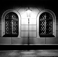 photo "Ночной фонарь и окна"