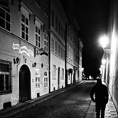 photo "Ночная улица и фигура"