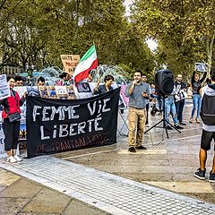 фото "Митинг в поддержку прав иранских женщин"