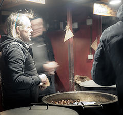 фото "Chestnut seller"