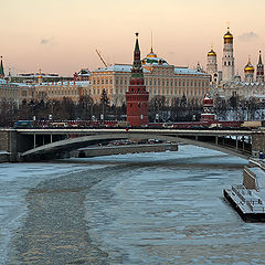 фото "Москва река зимой в сторону кремля"