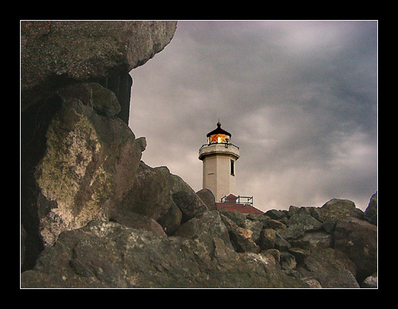 photo "Lighthouse and rocks" tags: travel, North America