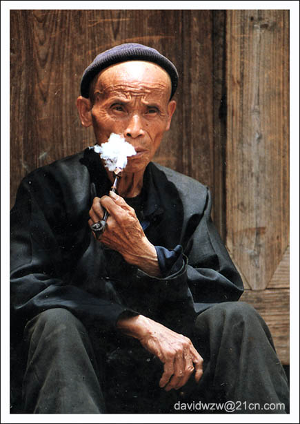 photo "Smoking Man" tags: travel, portrait, Asia, man