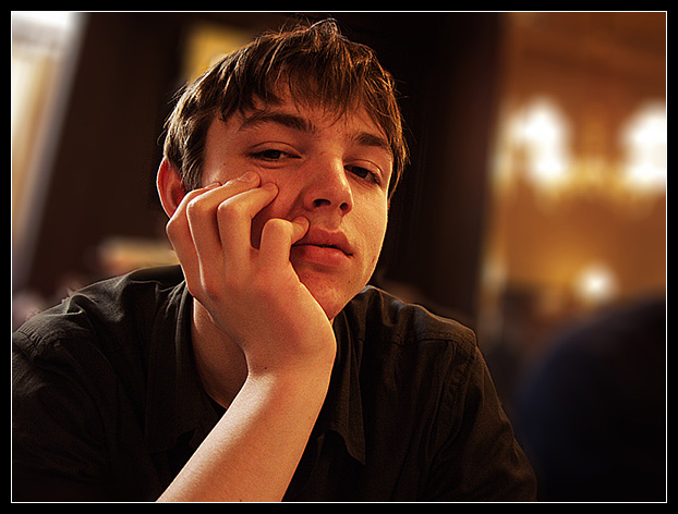 photo "Maxim (waiting for a cake)" tags: portrait, man