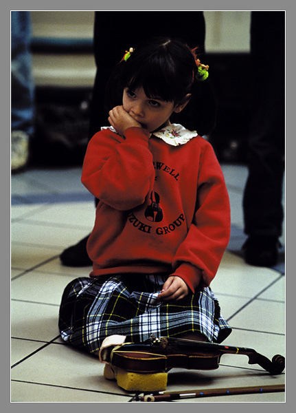 photo "Violinist" tags: portrait, travel, Europe, children