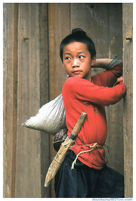 photo "Red clothes boy" tags: portrait, travel, Asia, children