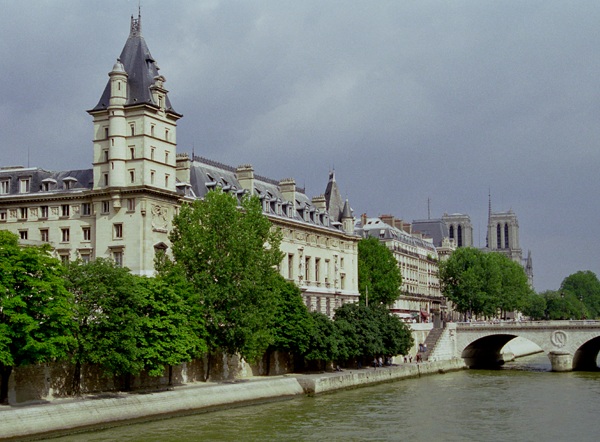 photo "The rain will be soon... (Paris)" tags: travel, architecture, landscape, Europe