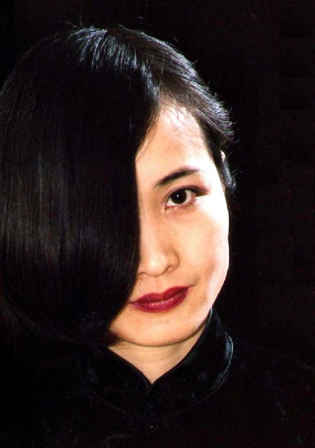 photo "Behind a veil of hair" tags: portrait, woman