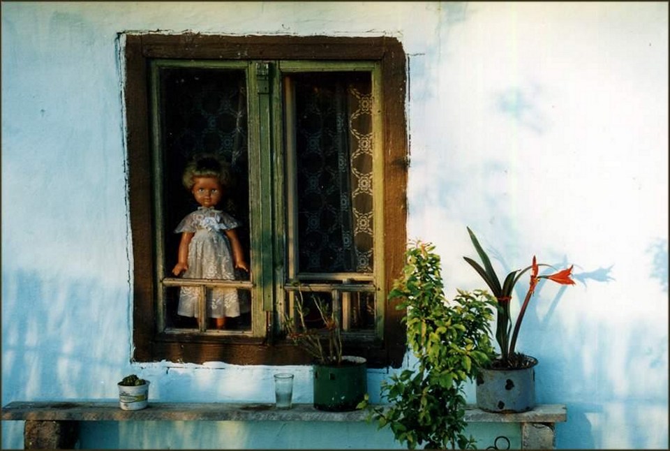 photo "Gypsy-house ( Maramures window # 1)" tags: still life, travel, Europe