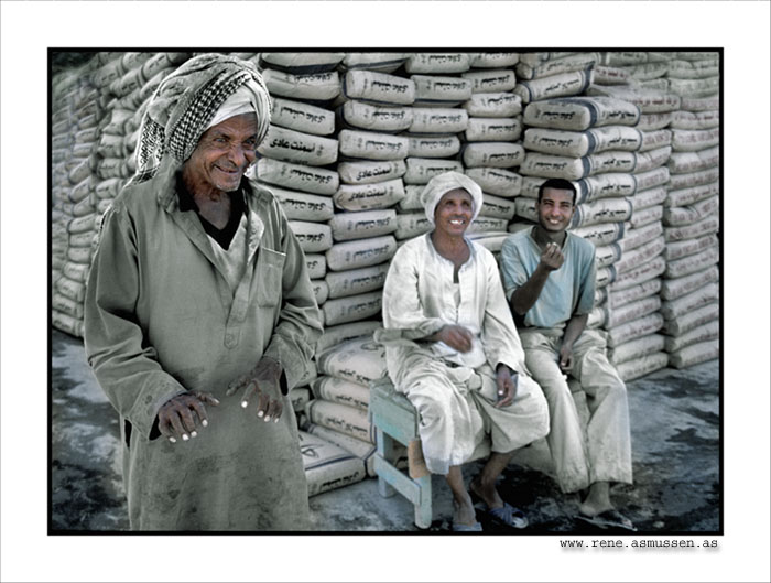 photo "Selling Cement" tags: travel, Africa