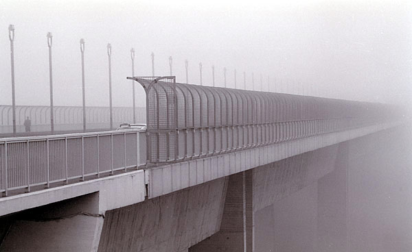 photo "Suicide Bridge" tags: travel, architecture, landscape, Europe