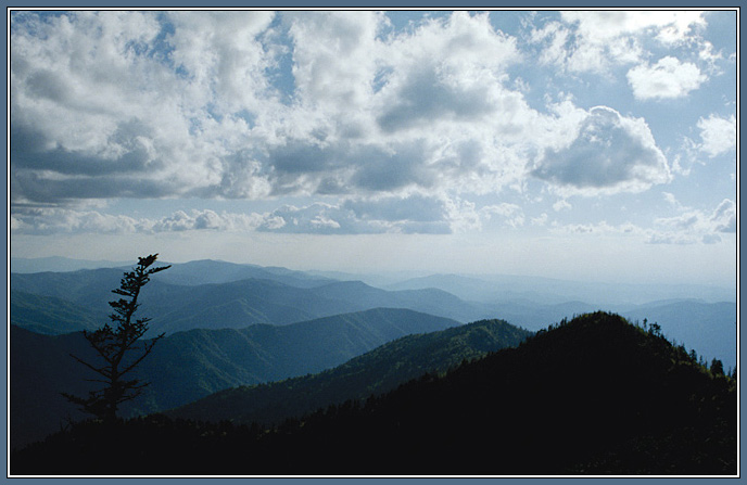 фото "Где рождается голубой туман..." метки: пейзаж, горы, облака