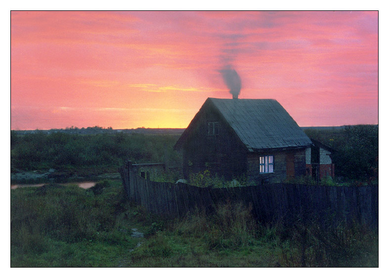 photo "House at a corner of the village" tags: landscape, sunset