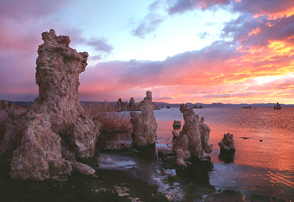 photo "Mono Lake Sunrise" tags: landscape, sunset, water