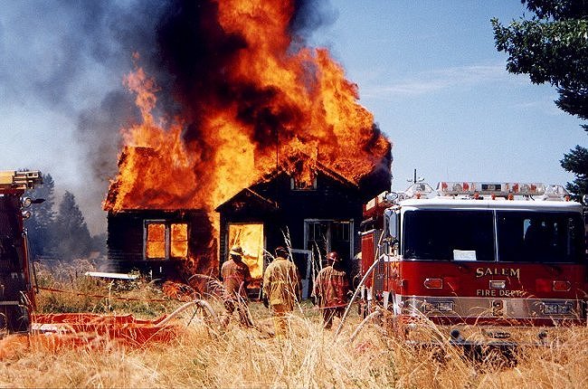 фото "House afire" метки: разное, репортаж, 