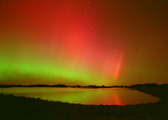photo "Brilliant Red Aurora" tags: landscape, night, water