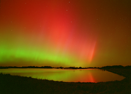 фото "Brilliant Red Aurora" метки: пейзаж, вода, ночь