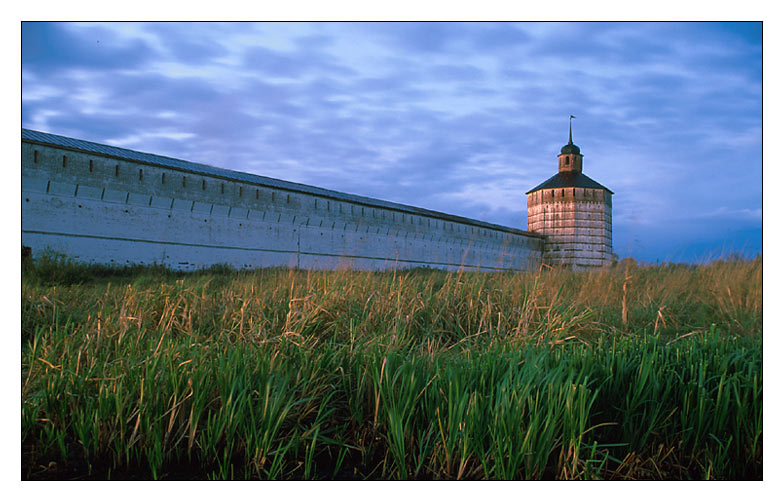 photo "Evening monastery wall" tags: travel, landscape, Europe