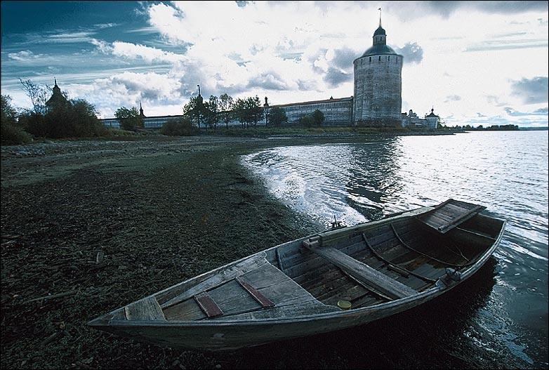 photo "Boat and monastery tower" tags: landscape, travel, 