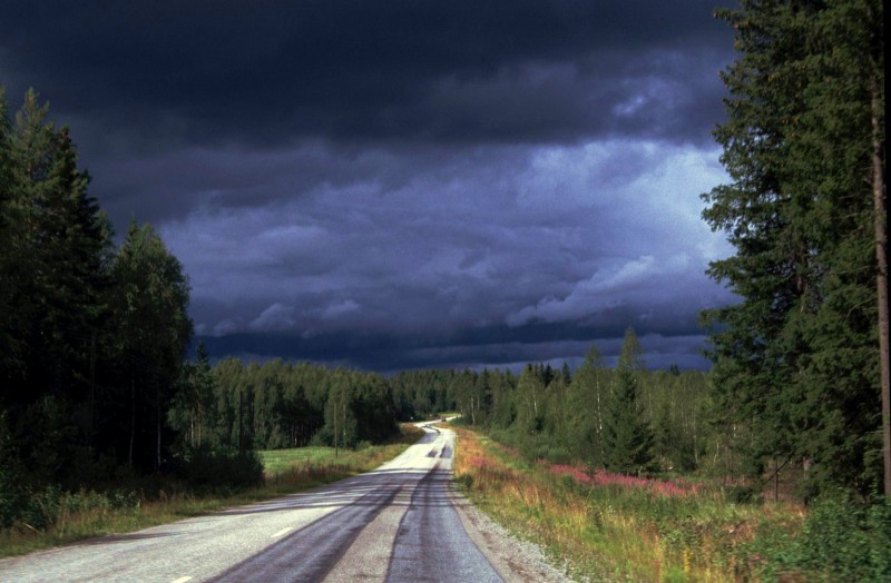 photo "On a Finnish Road" tags: landscape, travel, Europe, clouds