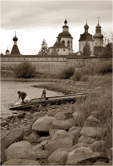 фото "Будни женщин города Кириллов" метки: путешествия, пейзаж, осень