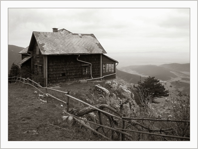 photo "Living on the Edge" tags: landscape, mountains