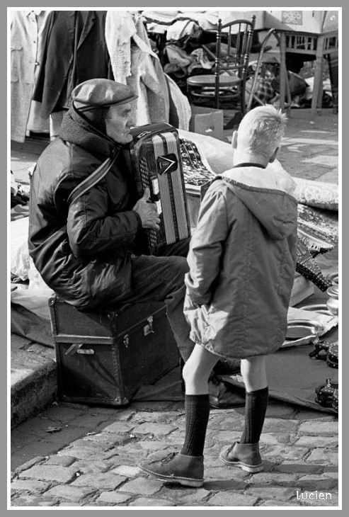 photo "Flea Market Blues" tags: reporting, portrait, man