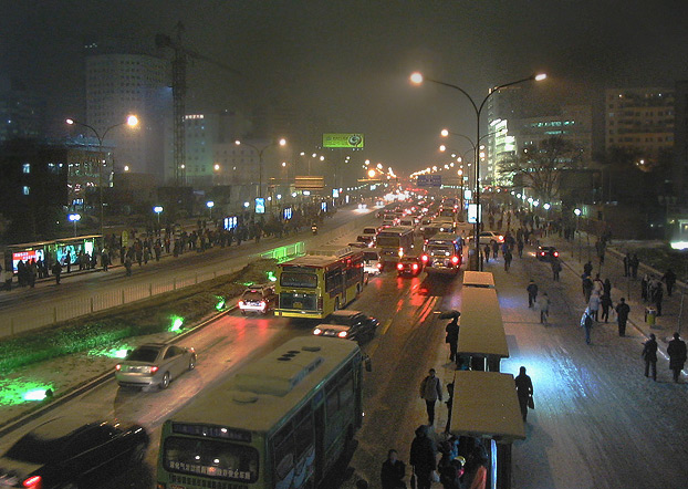 photo "Traffic Jam In Snow Evening" tags: travel, Asia