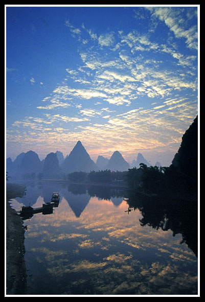 photo "Enjoy the Li river" tags: landscape, mountains, water