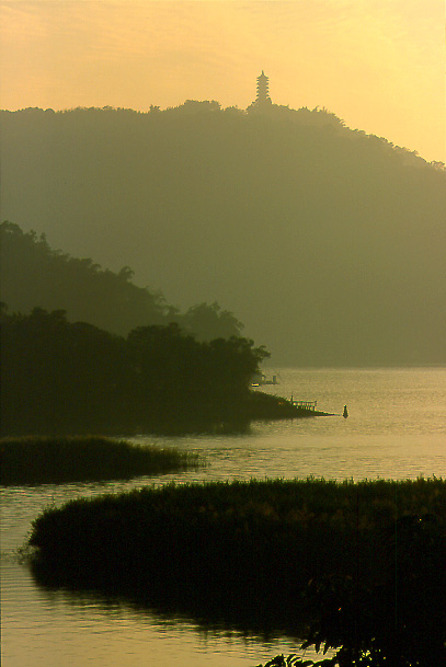 photo "Sun Moon Lake" tags: landscape, 