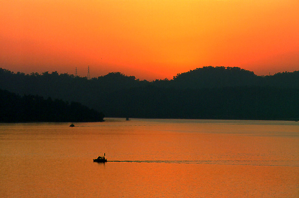 photo "Sun Moon Lake (II)" tags: landscape, 