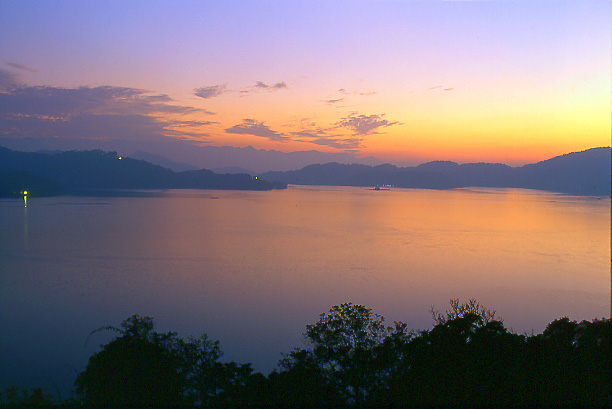 photo "Sun Moon Lake (III)" tags: landscape, sunset