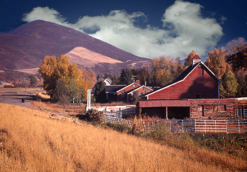 photo "Ranch house, Utah USA" tags: landscape, mountains