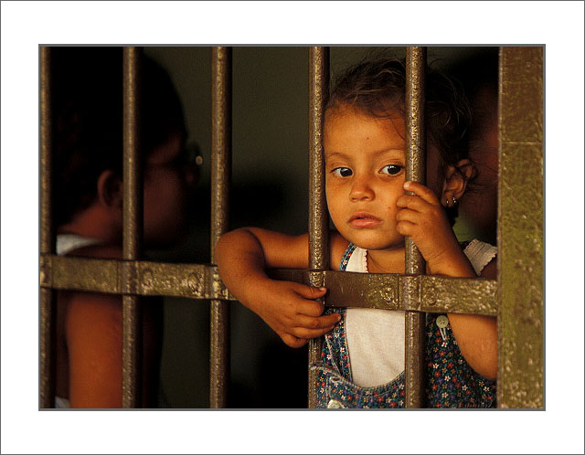 photo "Sadness" tags: reporting, portrait, children