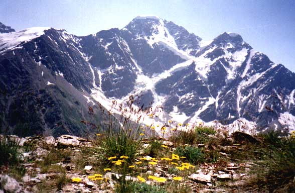 photo "At Elbrus" tags: landscape, mountains