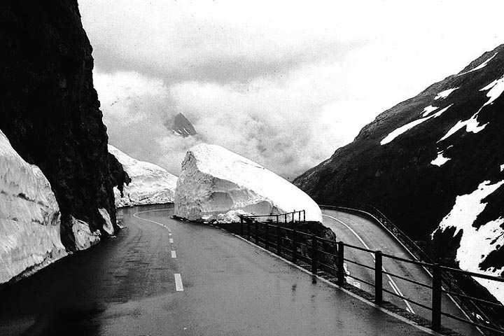 photo "Curve Ahead" tags: travel, landscape, Europe, mountains