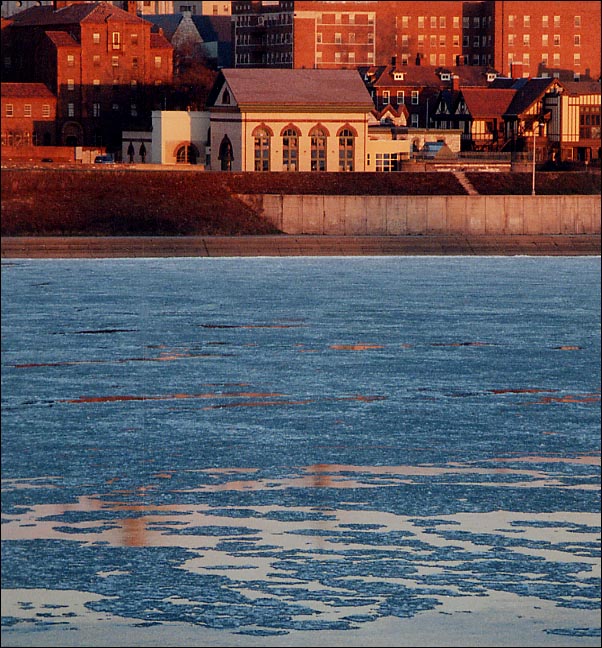 фото "Frozen River by the City" метки: пейзаж, путешествия, Северная Америка, зима