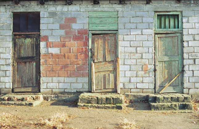 photo "Three doors" tags: misc., 