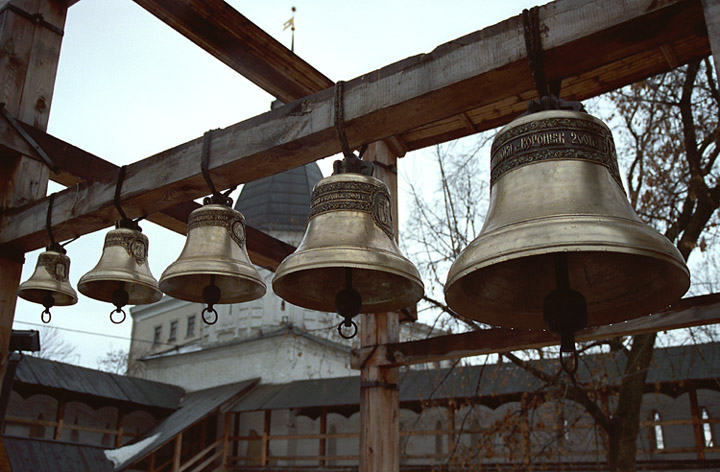 photo "Bells." tags: architecture, landscape, 