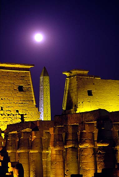 photo "moon over Luxor" tags: travel, Africa