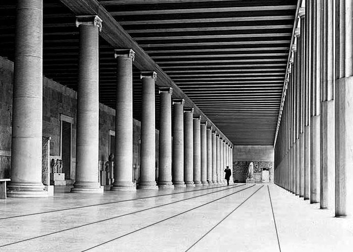photo "A Museum Visitor" tags: travel, architecture, landscape, Europe
