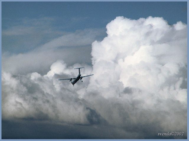 photo "Landing" tags: landscape, travel, Europe, clouds