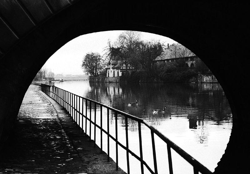 photo "Under The Bridge" tags: travel, landscape, Europe