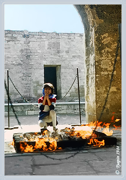 photo "Fire-worshipper" tags: travel, genre, Asia