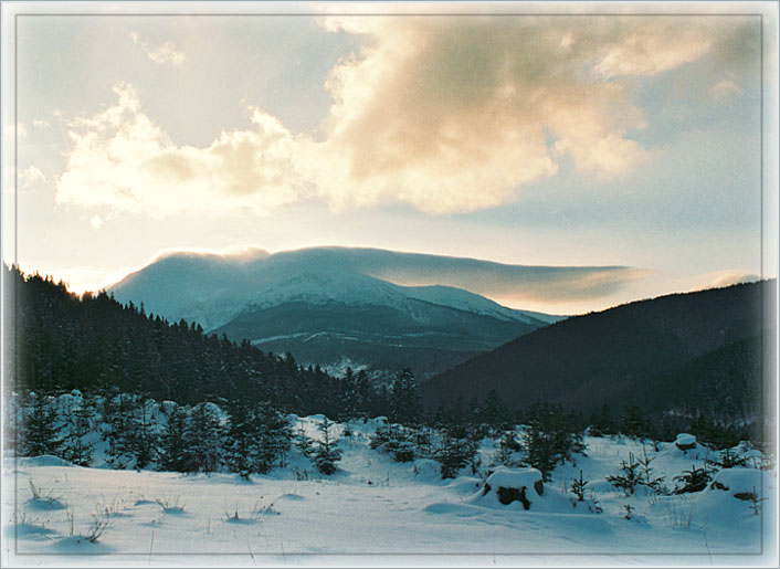 фото "Вечерняя шапка-покрывало горы Петрос" метки: пейзаж, горы, облака