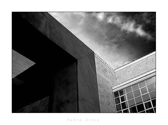 photo "Geometries" tags: architecture, black&white, landscape, 