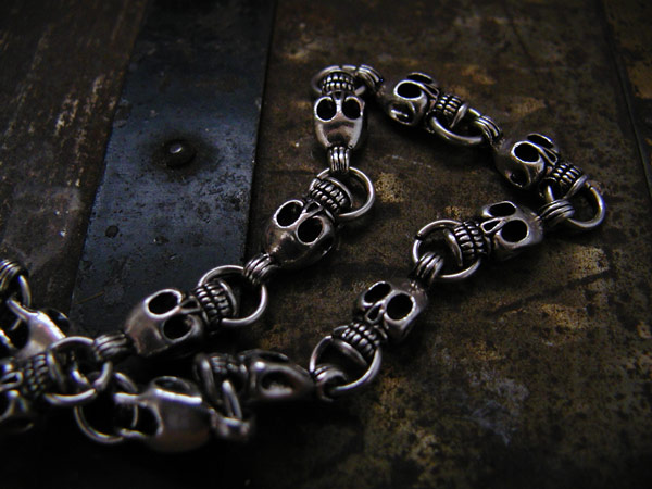 photo "Skulls in chain" tags: still life, misc., 