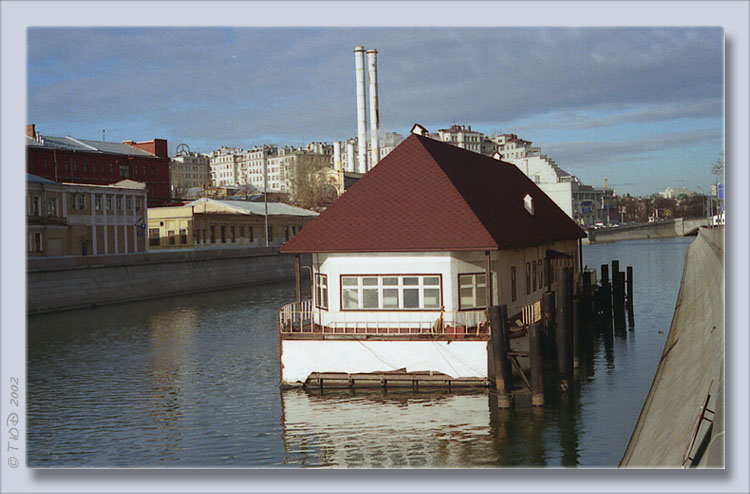 photo "A Ship?" tags: architecture, landscape, water