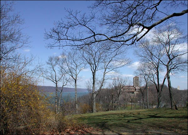 photo "The Cloisters" tags: architecture, landscape, spring