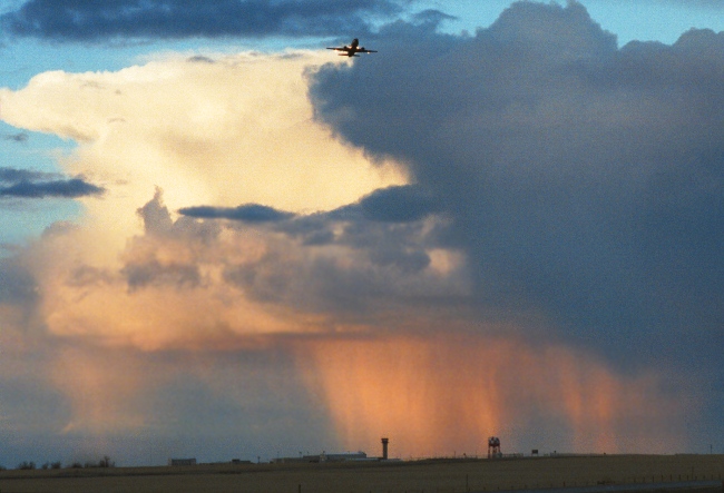 фото "Escaping the Storm" метки: разное, пейзаж, облака